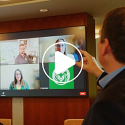 Professor Travis Maynard leads an Online MBA session in the GLC Room